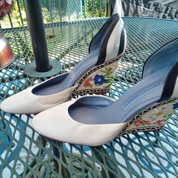 Chic Cream Women's Heels - Picture 2 of 3